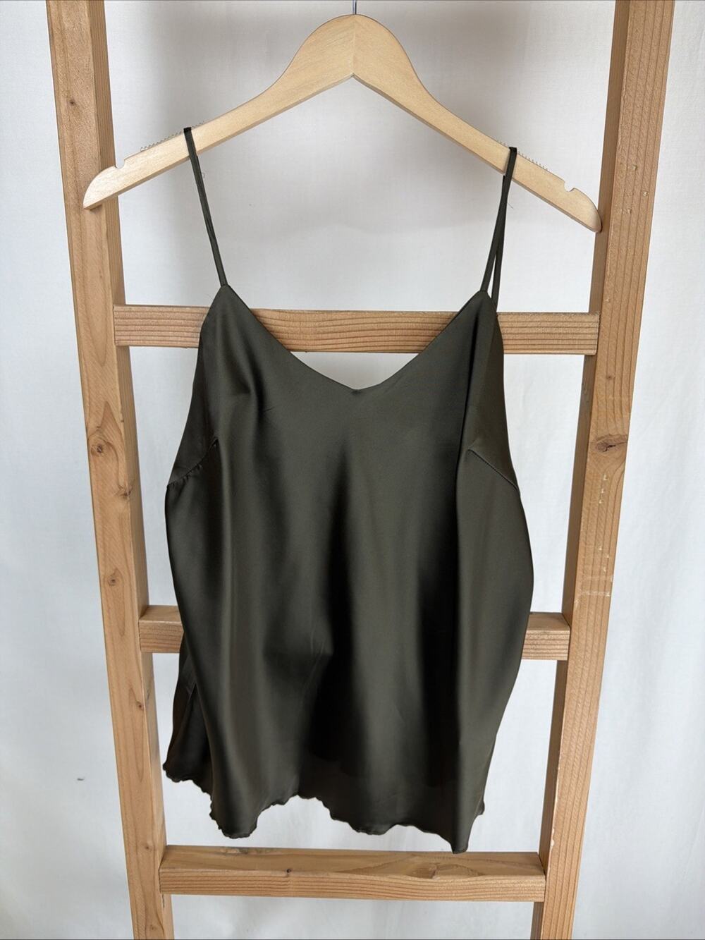 NWT Paparazzi Green Ruffle Hem V-Neck Adjustable Satin Camisole #0952 Size L
